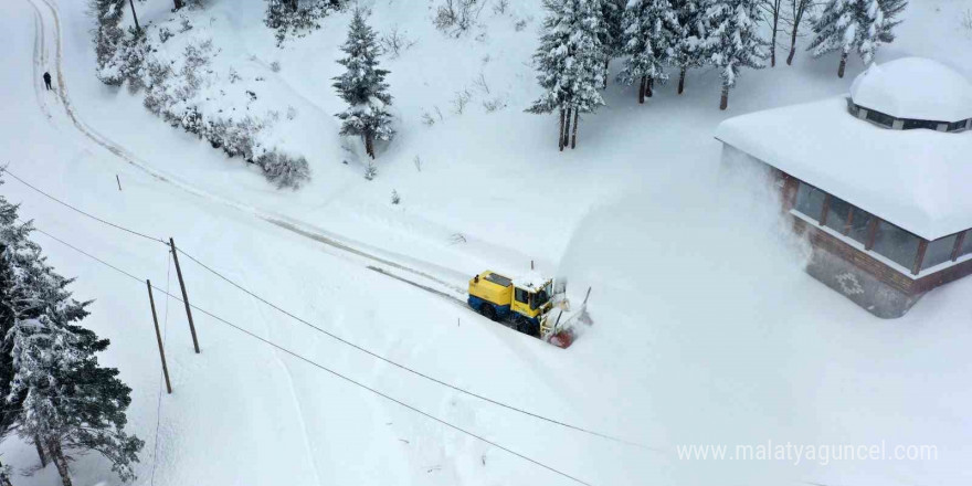 Ordu’da bir gecede yaklaşık 2 bin kilometre yol ulaşıma açıldı