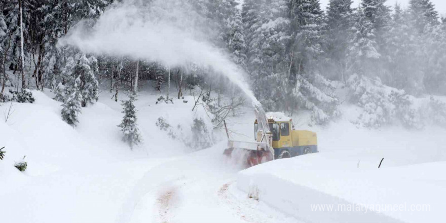 Ordu’da bir gecede yaklaşık 2 bin kilometre yol ulaşıma açıldı