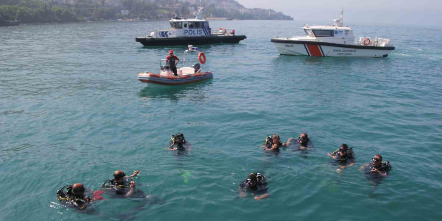 Ordu’da dalgıçlar denizde dip temizliği yaptı