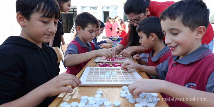 Ortaokul öğrencileri gönüllerince eğlendi