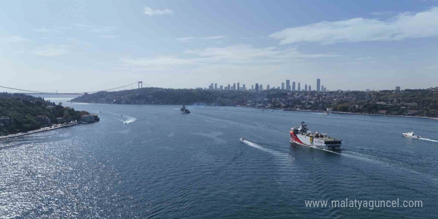 Oruç Reis Araştırma Gemisi İstanbul Boğazı’ndan geçti