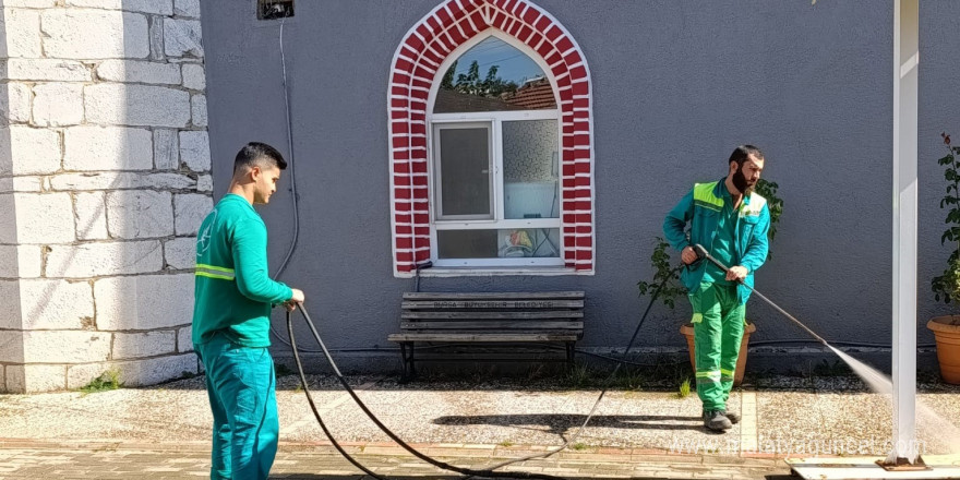 Osmangazi Belediyesi camilerde temizlik çalışması başlattı