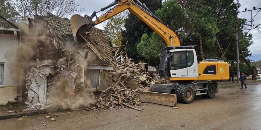 Osmangazi’den mahallelerin çehresini değiştiren yıkım