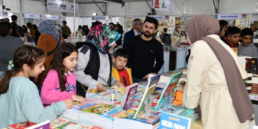 Osmaniye 7’nci Kitap Fuarı, kapılarını ziyaretçilerine açtı