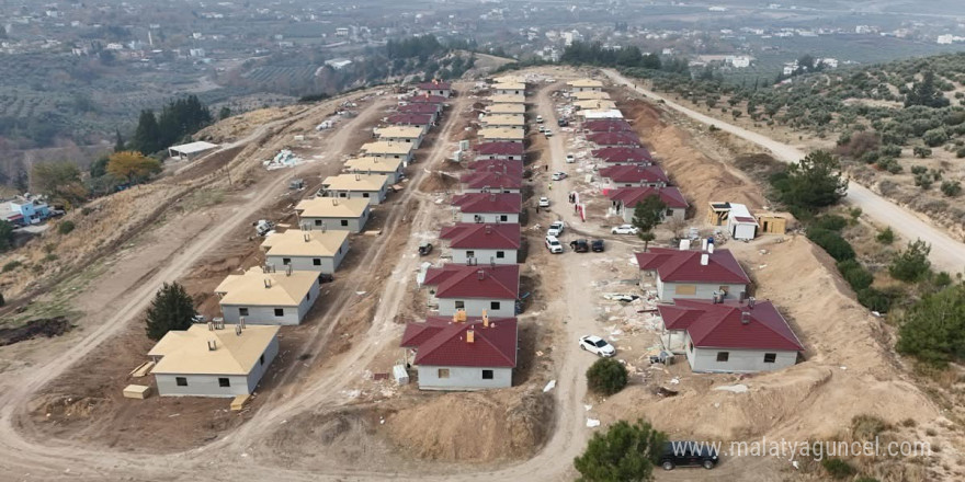 Osmaniye’de Çona ve Dereli köyünde yapımı devam eden köy konutlarının yüzde 75’i tamamlandı