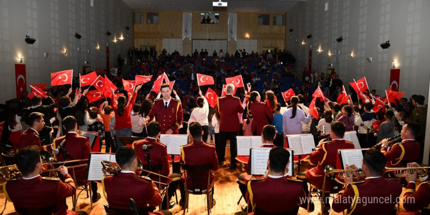 Osmaniye’de kurtuluş coşkusu Jandarma’nın bando konseriyle taçlandı