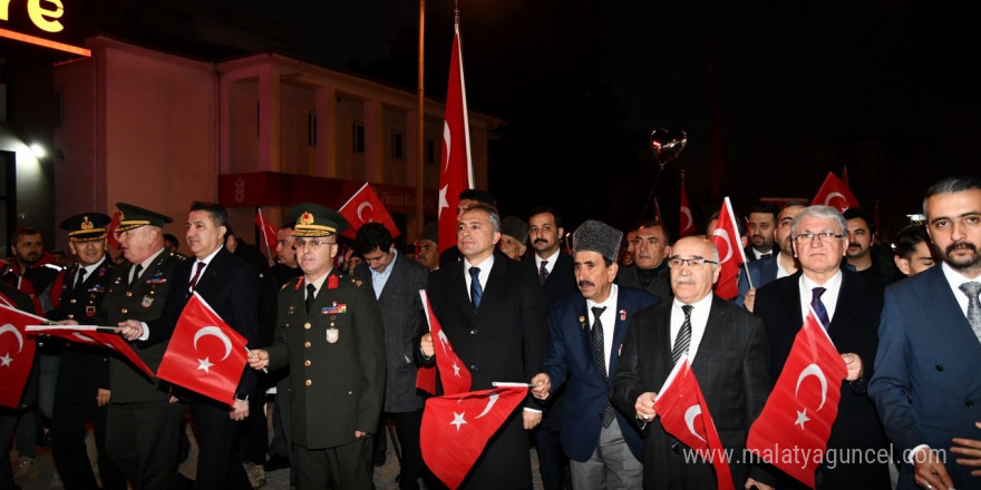 Osmaniye’nin kurtuluşunun 103. yılı fener alayıyla kutlandı