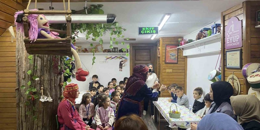 Osmanlı oyuncaklarını yaparak bir kültürü yaşatmaya çalışıyor