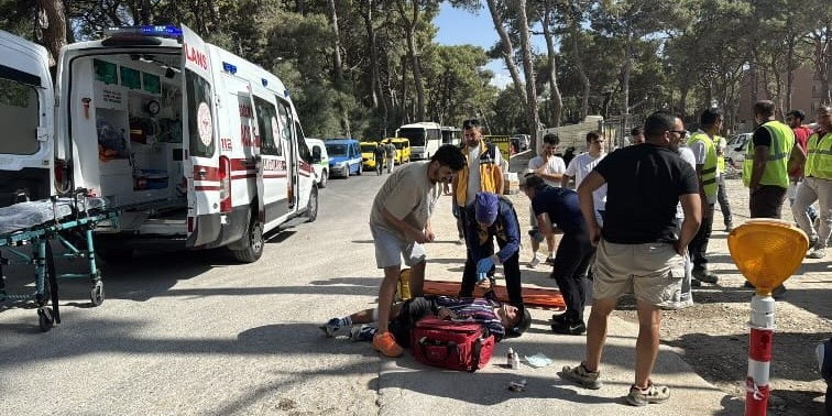 Otel inşaatından çıkan araca çarpmamak için direksiyonu kırdı: 1 yaralı