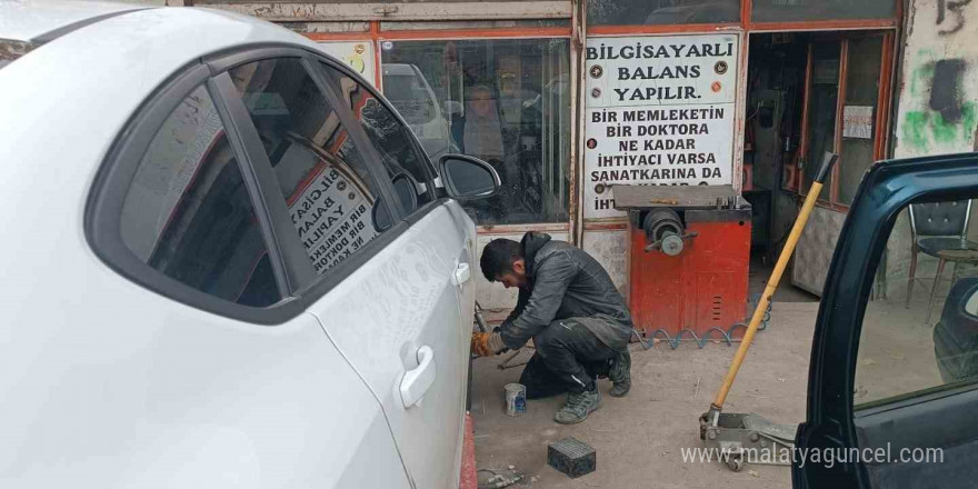 Oto lastikçilerde kış lastiği yoğunluğu