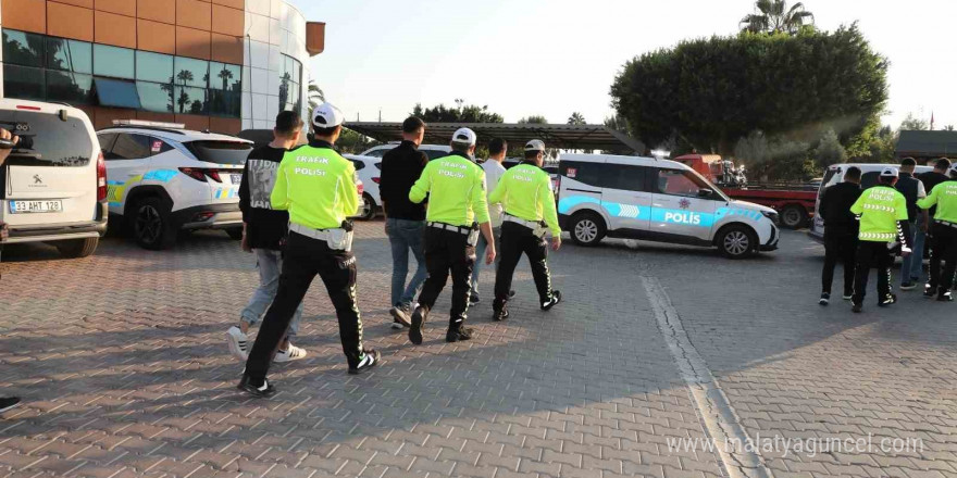 Otobanda düğün eğlencesi kötü bitti: 26 bin TL ceza kesildi, 3 araç trafikten men edildi