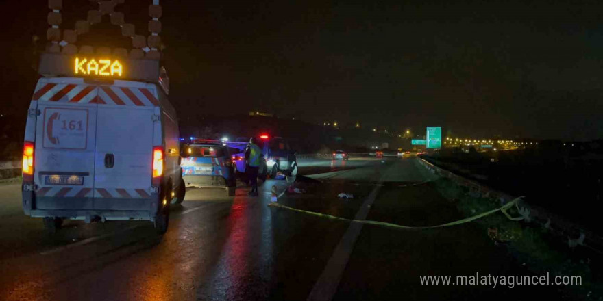 Otobanda yolun karşısına geçmek isterken tırın altında kaldı: 1 ölü