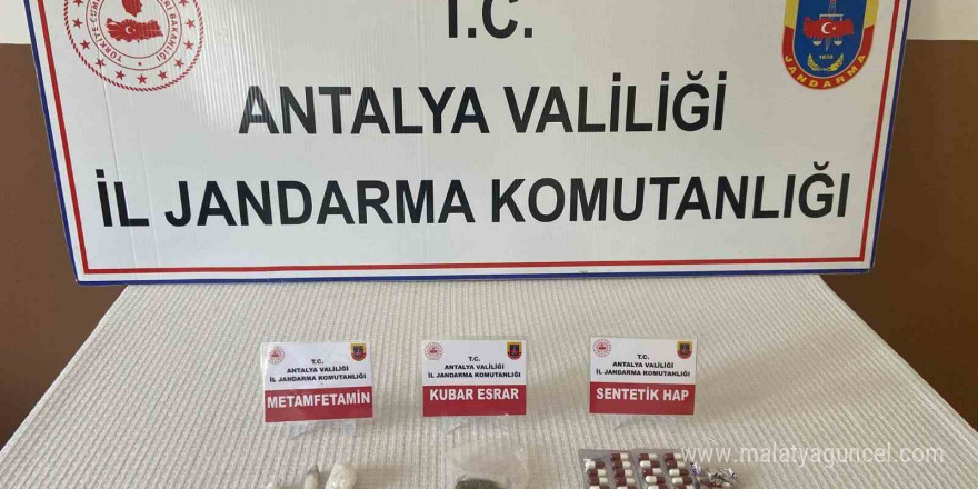 Otobüste üzerinden 5 çeşit uyuşturucu çıkan yolcu tutuklandı