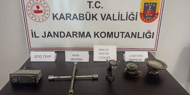 Otodan hırsızlık yapan zanlı yakalandı