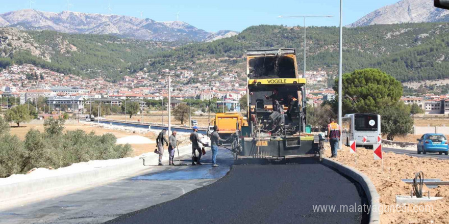 Otogar yolunda üçüncü kat sıcak asfalt çalışması başladı