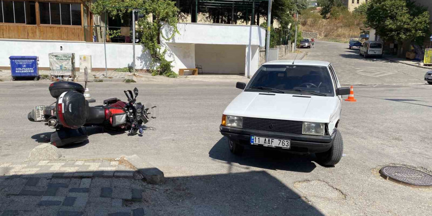 Otomobil ile motosiklet çarpıştı, 1 kişi yaralandı