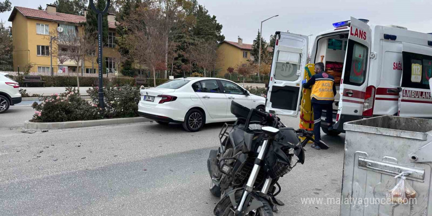 Otomobil ile motosiklet çarpıştı: 1 yaralı