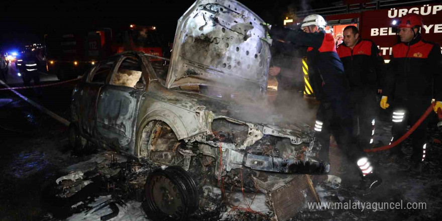 Otomobil ile motosiklet çarpıştı, 2 araç da alev alev yandı: 2 yaralı