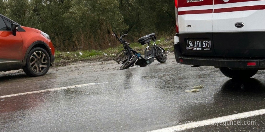 Otomobile çarpmamak için manevra yaptı: Yola savrularak yaralandı