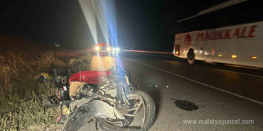 Otomobilin çarpıp kaçtığı motosikletin sürücüsü hayatını kaybetti