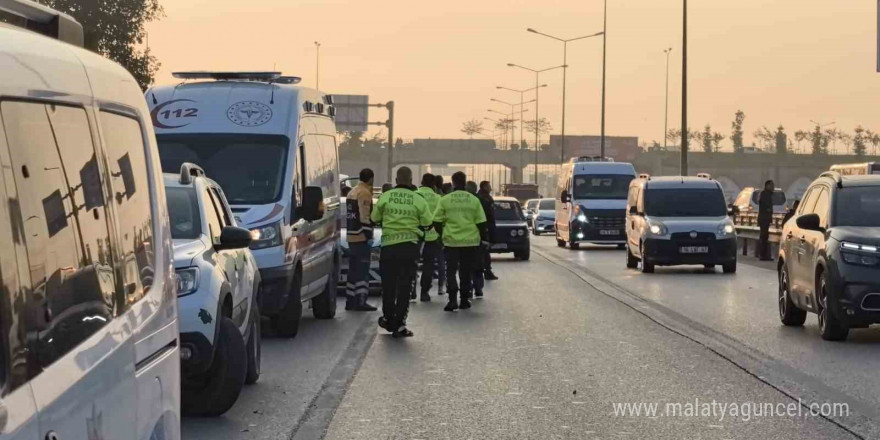 Otomobilin çarptığı adam hayatını kaybetti