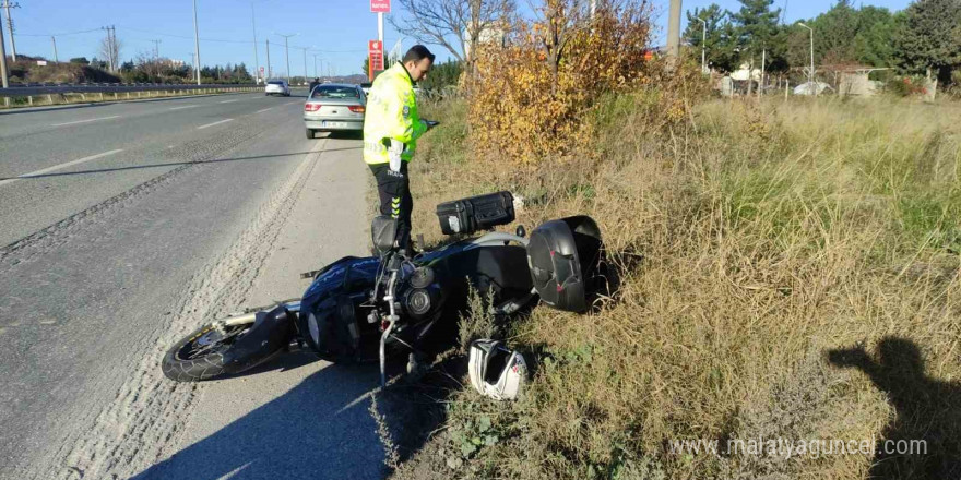 Otomobilin çarptığı motosiklet sürücüsü hayatını kaybetti