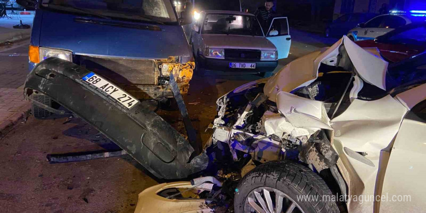 Otomobilin hurdaya döndüğü kazada sürücünün burnu bile kanamadı