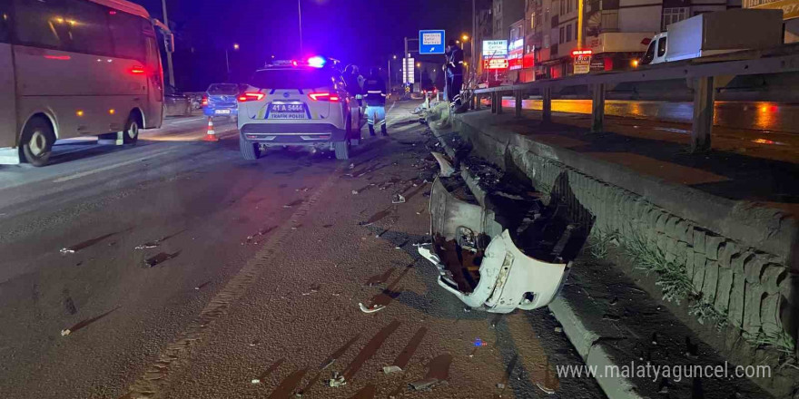 Otomobilin motoru yerinden koptu