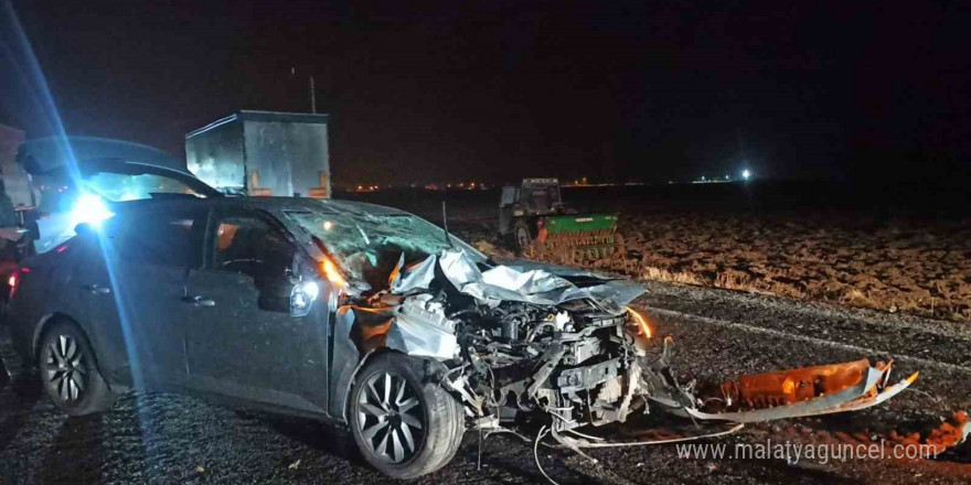 Otomobille çarpışan traktörün sürücüsü yaralandı