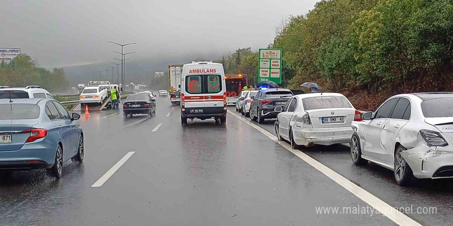 Otoyolda sağanak yağış kazaya sebep oldu: 1 ölü, 2 yaralı