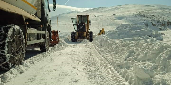 Özalp’te yol açma ve kurtarma çalışması