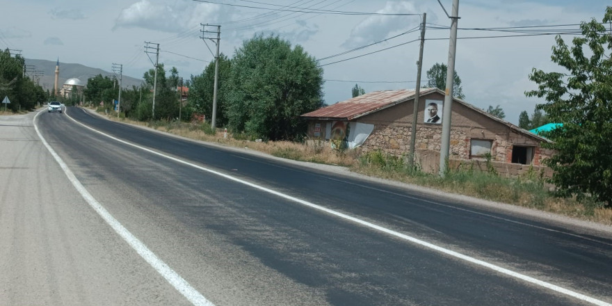 (ÖZEL) Aşırı sıcaklardan dolayı asfalt eridi