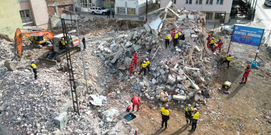 (Özel) Bursa’da nefes kesen deprem tatbikatı...