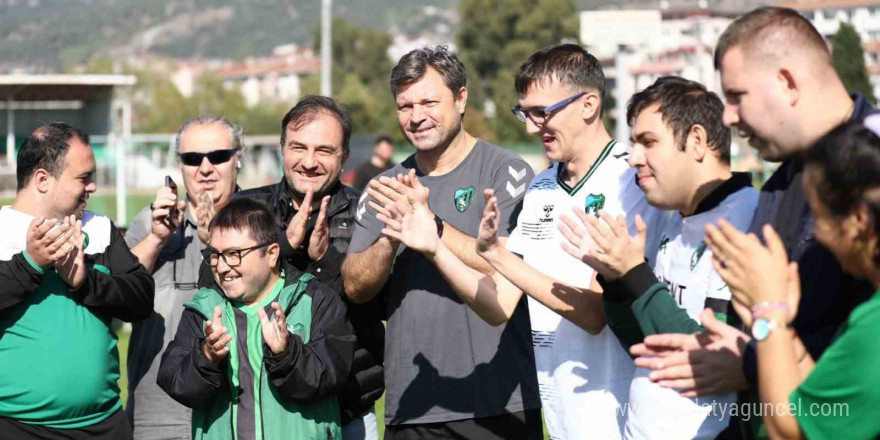 Özel çocuklar Kocaelispor futbolcularıyla bir araya geldi