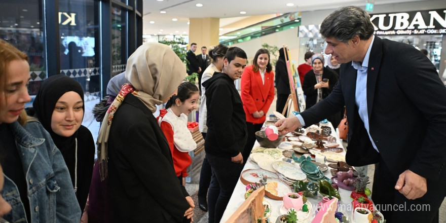 Özel çocukların sergisi ilgi gördü