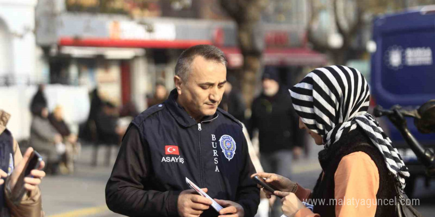 (Özel) Kadınları tek tek durdurup o uygulamayı yüklettiler