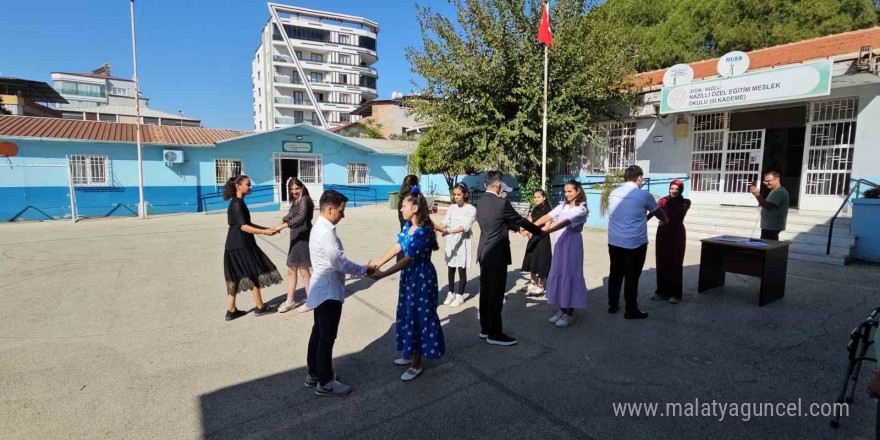 Özel öğrencilerden hayvanlar gününe özel kutlama