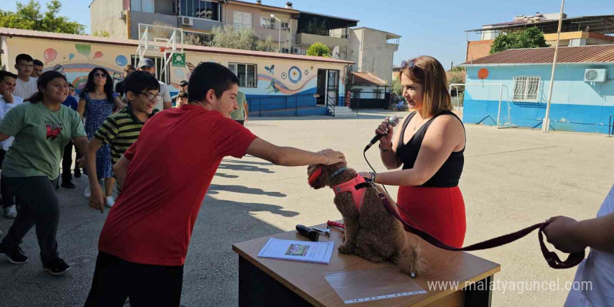 Özel öğrencilerden hayvanlar gününe özel kutlama