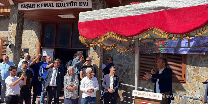 Özgür Özel, Osmaniye’de ünlü yazar Yaşar Kemal’i anma programına katıldı