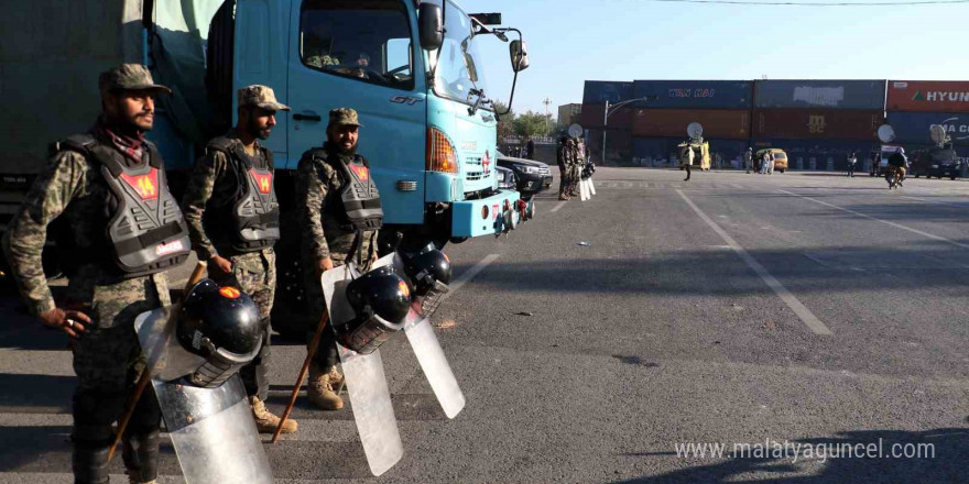 Pakistan’da Khan destekçilerinin gösterilerinde can kaybı 14’e yükseldi