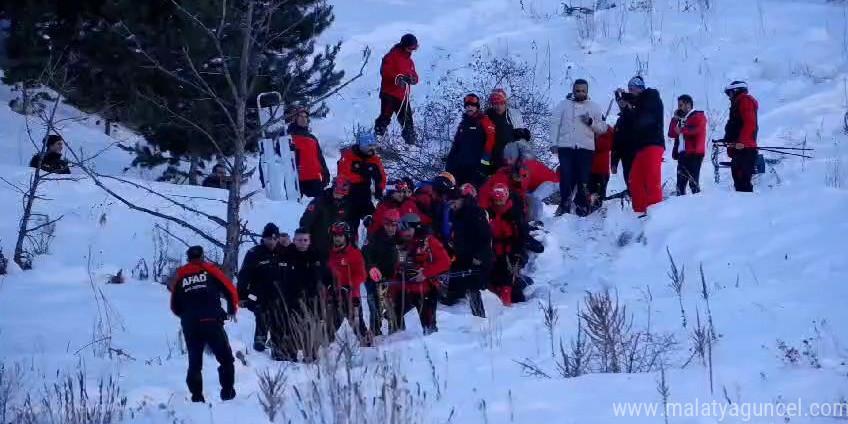 Palandöken Kayak Merkezi’nde çığ düştü. 3 kişinin kurtarıldığı, 2 kişinin çığ altında kaldığı ve AFAD ekiplerinin olay yerine geldiği öğrenildi.