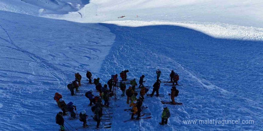 Palandöken Kayak Merkezi’nde çığ rasat analiz ve kurtarma eğitimi