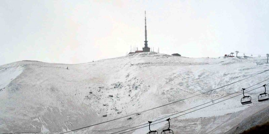 Palandöken’in zirvesi beyaza büründü