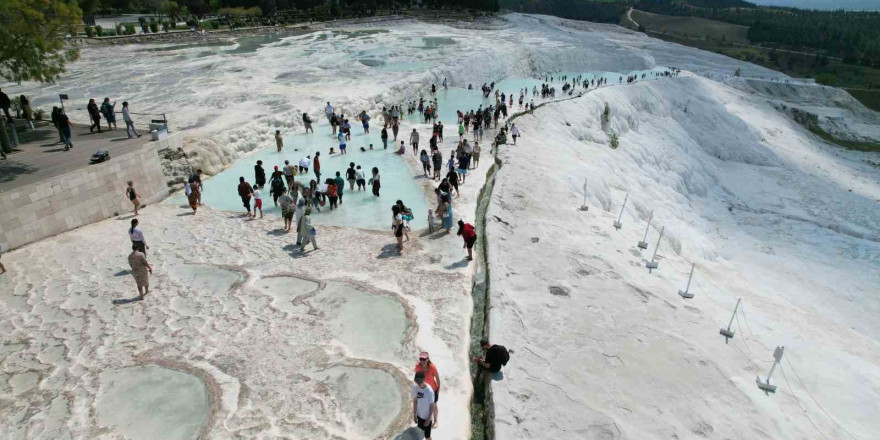 Pamukkale bayramda akına uğradı