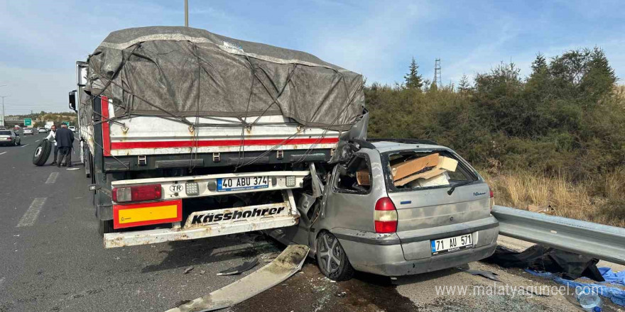 Park halindeki tıra ok gibi saplandı: 2 ölü 3 yaralı