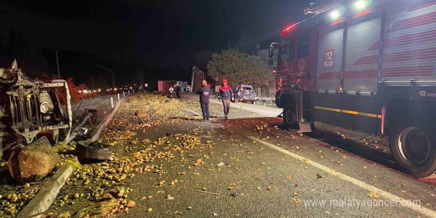 Patates yüklü kamyon, kavşakta araçların arasına daldı: 2 ölü, 7 yaralı