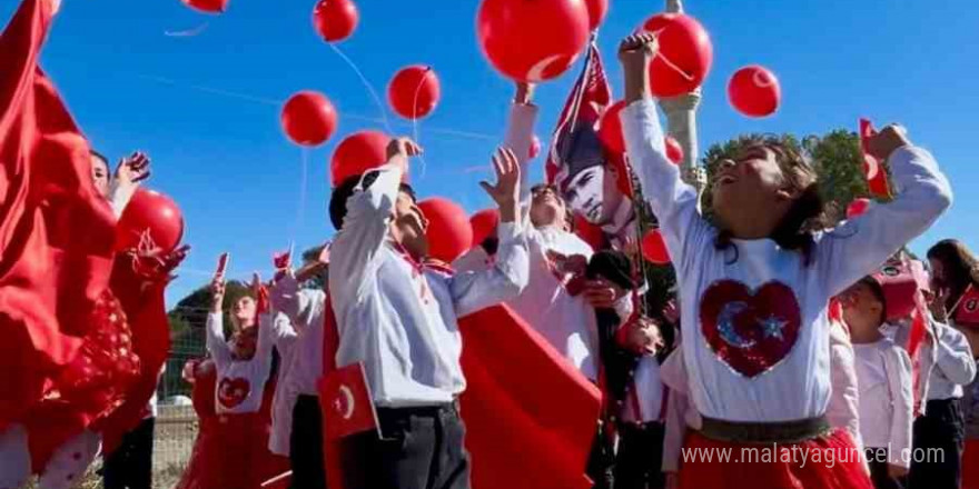 Patnos Sağrıca Köyü ilkokulu öğrencileri Cumhuriyetin 101. yılını coşkuyla kutladı