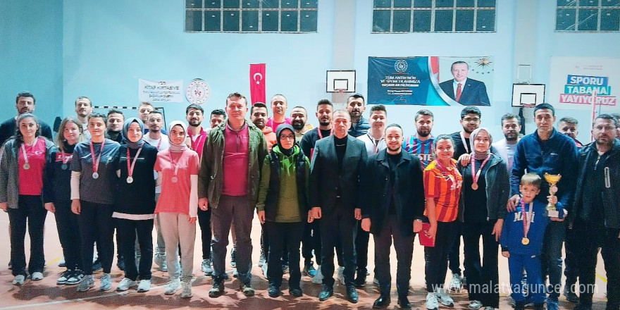 Patnos’ta voleybol turnuvası sona erdi