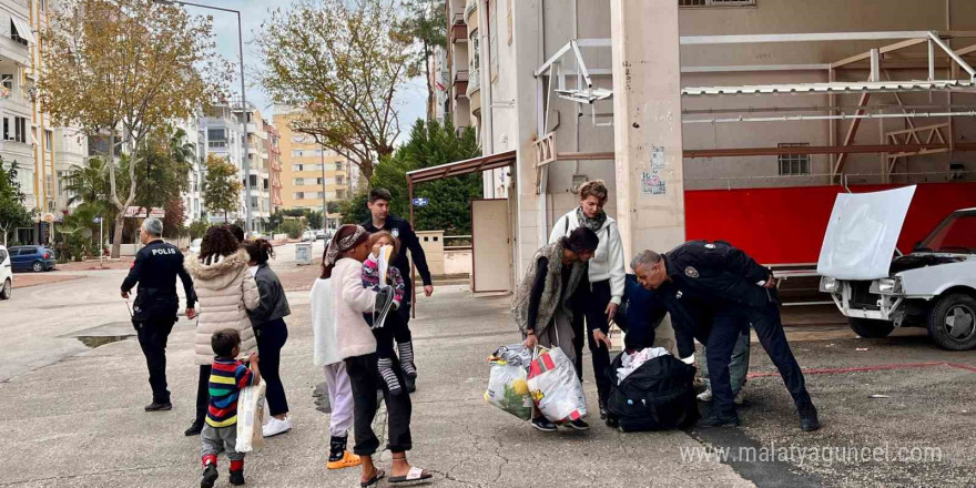 Pazar yerini mesken tuttu, polis müdahale edince öfkesini aracından çıkardı