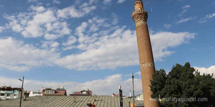 Pisa Kulesine benzetilen minare, Türkiye’de ilk kez kullanılacak yöntemle restore edilecek